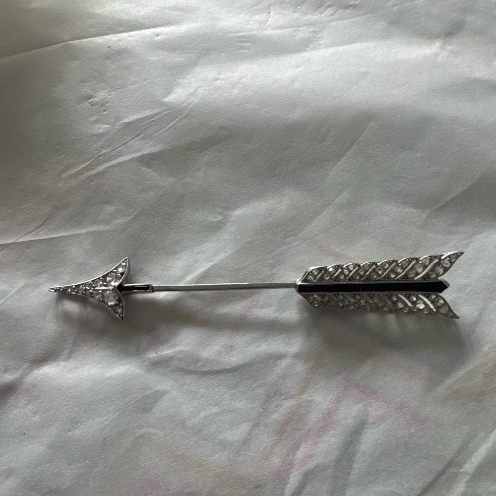 Van Cleef & Arpels Platinum Diamond Saphires  Arrow Brooch Circa 1920